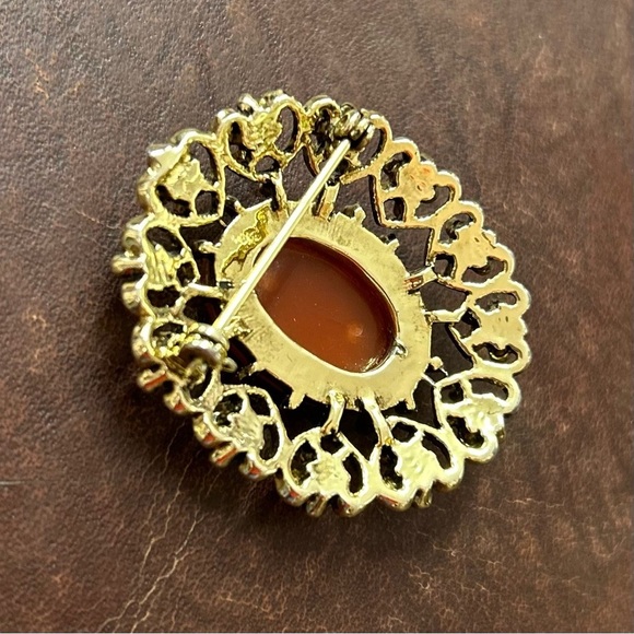 Victorian Cameo Brooch Missing 3 Stones - Picture 5 of 8